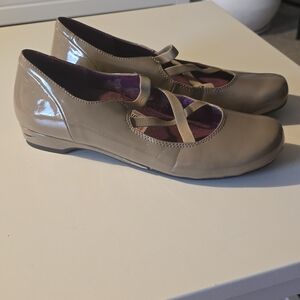 Vionic Taupe Patent Leather Mary Jane Flats with Elastic Straps
